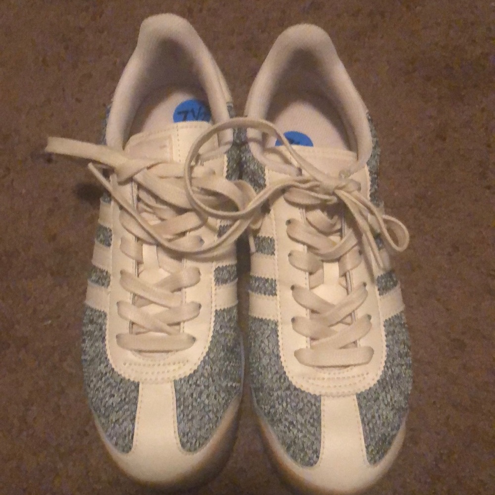 Women’s Samoa Adidas Size 7.5